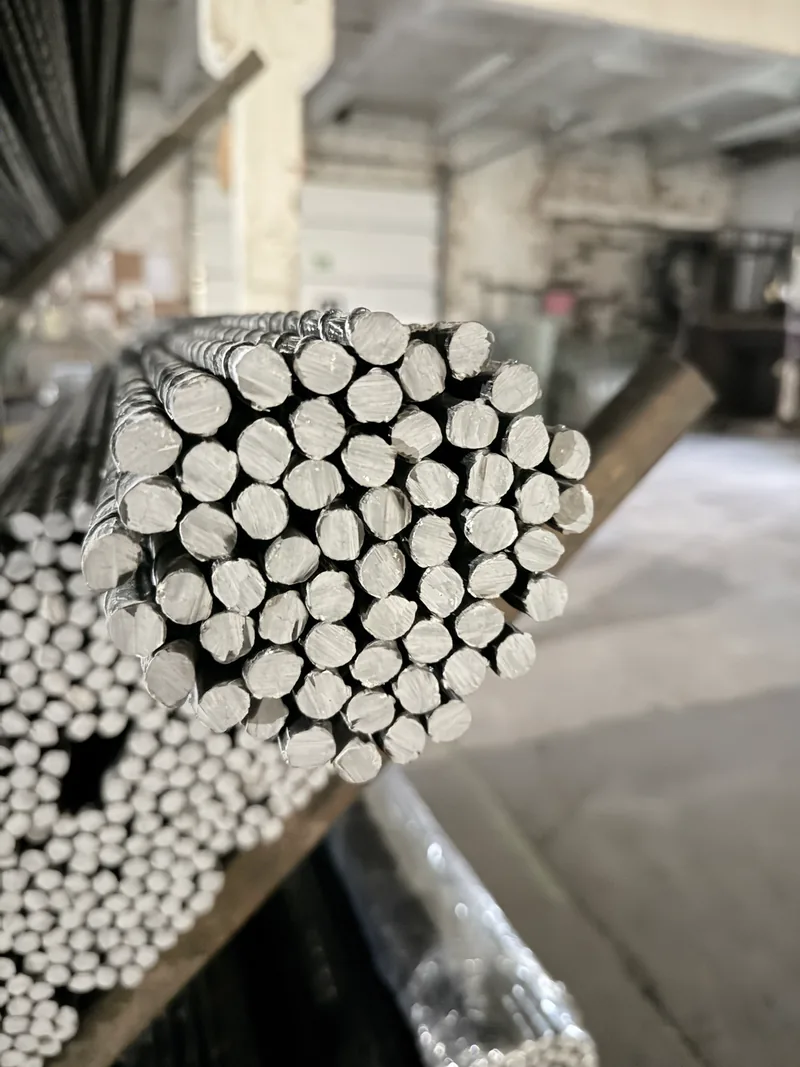 Vienas paketas su 60 stiklo pluošto kuoliukų